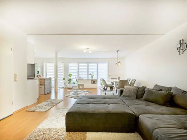 Immobilie in Walzbachtal - Attraktives Dreifamilienhaus mit drei vermieteten Wohneinheiten und Panoramablick in Walzbachtal - Bild 2