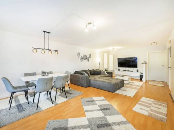 Immobilie in Walzbachtal - Attraktives Dreifamilienhaus mit drei vermieteten Wohneinheiten und Panoramablick in Walzbachtal - Bild 3