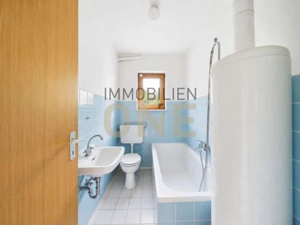 Immobilie in Mintraching - Großzügiges Ein/Zweifamilienhaus mit Ausbaupotenzial auf weitläufigem Grundstück - Bild 3