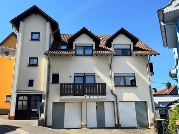 Immobilie in Ottweiler - Modernisiertes Zweifamilienhaus mit zwei getrennten Wohneinheiten  - Bild 0