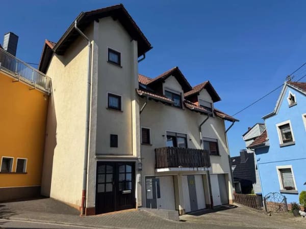 Immobilie in Ottweiler - Modernisiertes Zweifamilienhaus mit zwei getrennten Wohneinheiten  - Bild 1