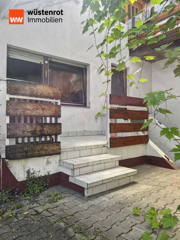 Immobilie in Bruchsal - Wohnen mit Charakter: Großzügiges Wohnensemble mit Hinterhaus, idyllischem Garten und Dachterrasse - Bild 4