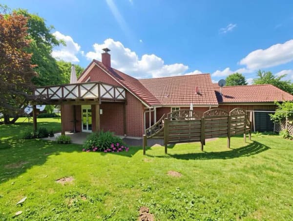 Immobilie in Rehna - Einfamilienhaus mit 4 Zimmern, Sauna, Kamin, Carport und PV-Anlage in Utecht - Bild 2