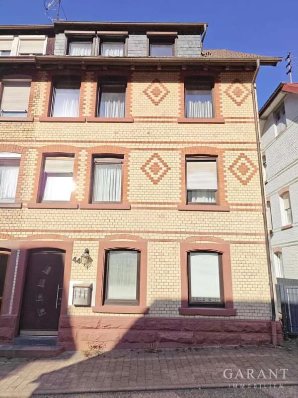 Immobilie in Höfen an der Enz - Großzügige Doppelhaushälfte mit Garten und viel Gestaltungspotenzial - Bild 0