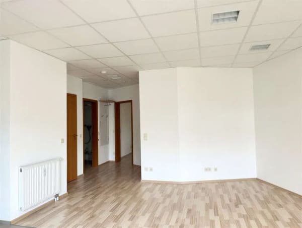 Immobilie in Klingenthal - Renovierte 2-Zimmer Wohnung mit Einbauküche & mit Betreuungsoptionen in Klingenthal - Bild 4