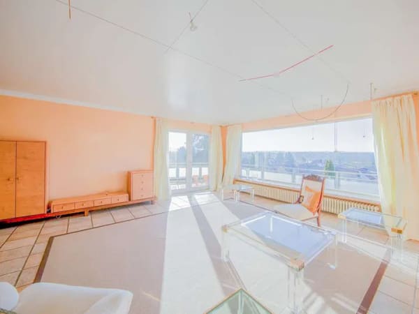 Immobilie in Landsberg am Lech - WOHNEN MIT WEITBLICK IN PITZLING -  TOLLES HANGHAUS MIT AUFZUG UND GROSSEM GRUNDSTÜCK - Bild 1