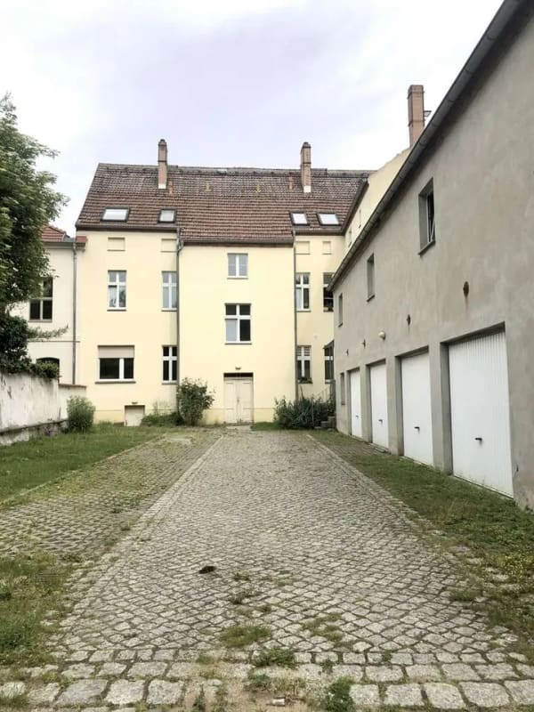 Immobilie in Treuenbrietzen - Ein Invest mit Potential und Zukunft - Mehrparteienhaus im Herzen von Treuenbrietzen - Bild 1