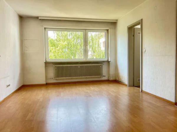 Immobilie in Landau in der Pfalz - Zentrumsnah in Landau: Großzügige 4-Zimmerwohnug mit Balkon und Loggia - Bild 2