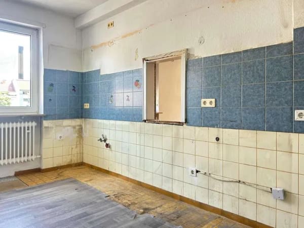 Immobilie in Landau in der Pfalz - Zentrumsnah in Landau: Großzügige 4-Zimmerwohnug mit Balkon und Loggia - Bild 4