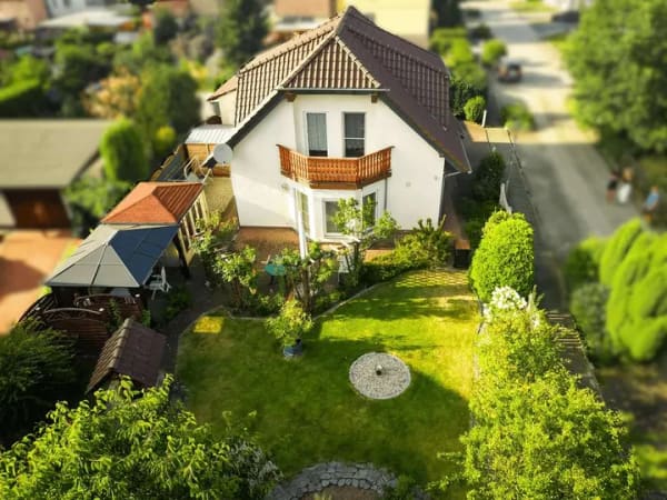 Immobilie in Gröditz - Ein Zuhause zum Verlieben – Einfamilienhaus in Gröditz mit traumhaftem Garten und viel Wohnkomfort! - Bild 2
