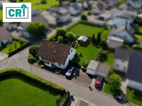 Immobilie in Stadtallendorf - Viel Platz zum Wohlfühlen: Charmantes Einfamilienhaus mit Garten und Garage - Bild 0