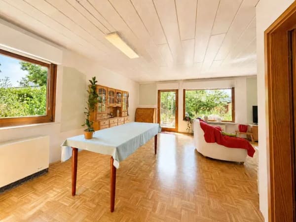 Immobilie in Stadtallendorf - Viel Platz zum Wohlfühlen: Charmantes Einfamilienhaus mit Garten und Garage - Bild 3