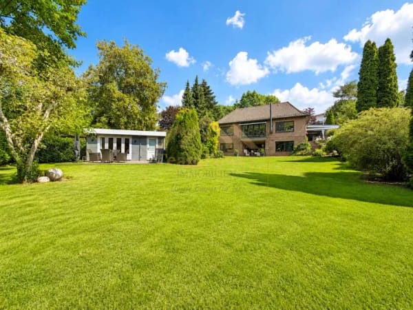 Immobilie in Bad Bramstedt - Ihr neues Familienglück: Wohnen mit Einliegerwohnung und grünem Gartenidyll - Bild 1