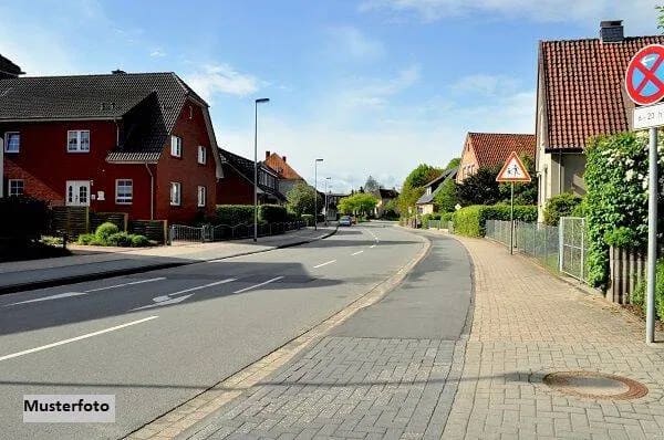 Immobilie in Göttingen - Einfamilienhaus mit Einliegerwohnung in zentraler Lage mit sehr guten Verkehrsanbindungen - Bild 0