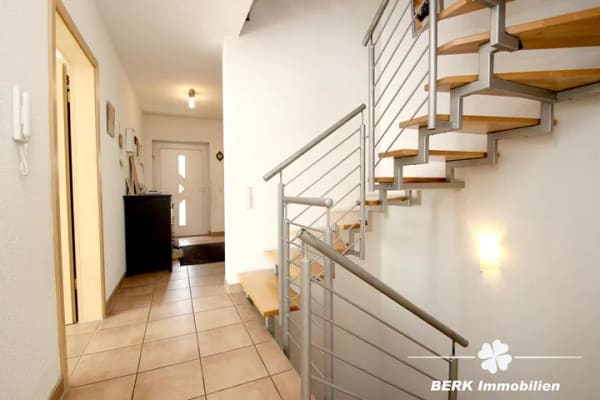 Immobilie in Stockstadt am Main - BERK Immobilien – Großzügiges REH mit sonniger Terrasse, Balkon und viel Platz für die ganze Familie - Bild 2