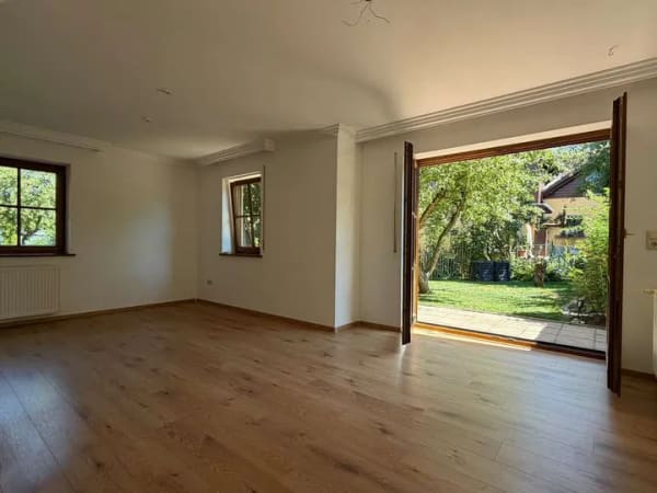 Immobilie in Ungerhausen - Sonnig. Hell. Zum Wohlfühlen. Moderne Doppelhaushälfte mit großem Garten und zwei Sonnenterrassen - Bild 2