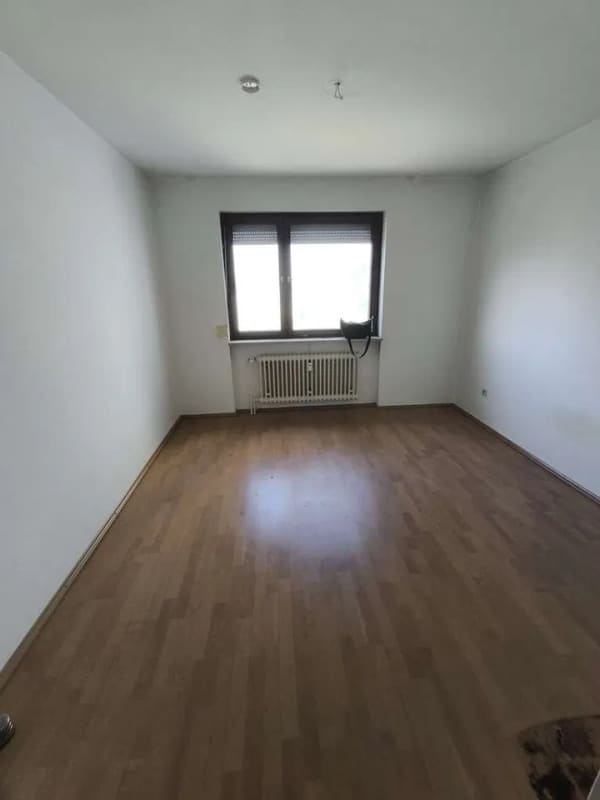Immobilie in Schrobenhausen - leere 2-Zimmer-Wohnung mit Balkon - Bild 1