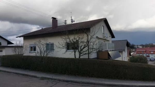 Immobilie in Aglasterhausen - Zweifamilienhaus mit Doppelgarage und Garten bezugsfrei - Bild 1