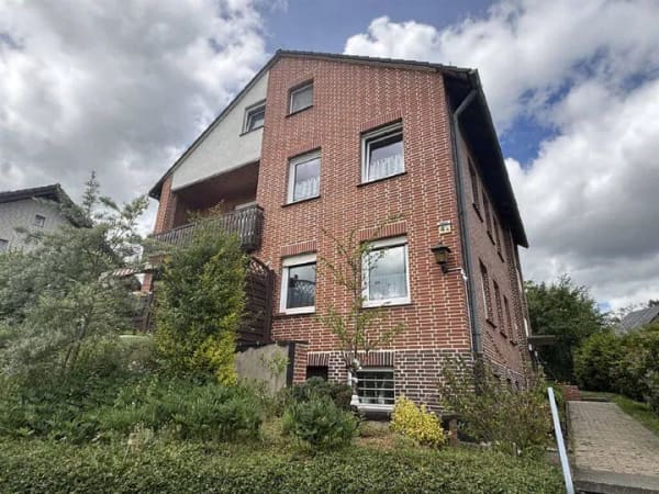Immobilie in Bad Wildungen - Ein attraktives Haus mit viel Platz, moderner Energietechnik und großem Potenzial für unterschiedlichste Wohnkonzepte. - Bild 1