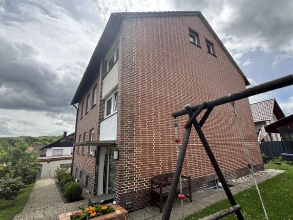 Immobilie in Bad Wildungen - Ein attraktives Haus mit viel Platz, moderner Energietechnik und großem Potenzial für unterschiedlichste Wohnkonzepte. - Bild 2