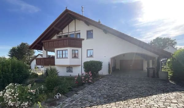 Immobilie in Eutingen im Gäu - Architektenhaus im hochwertigen Landhausstil, 3-Fam.-Haus mit 260 m² Wohnfläche, 1090 m²  Grundstück - Bild 0