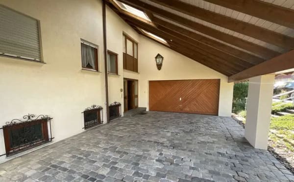 Immobilie in Eutingen im Gäu - Architektenhaus im hochwertigen Landhausstil, 3-Fam.-Haus mit 260 m² Wohnfläche, 1090 m²  Grundstück - Bild 2