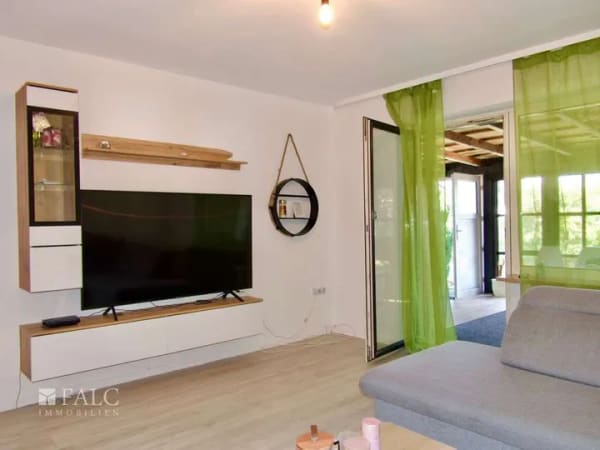 Immobilie in Münchsmünster - Einfach Mehr: 4-Zimmer-Terrassen-Wohnung, Wintergarten, 2 Gärten, Garage & PKW-Stellplatz. - Bild 2