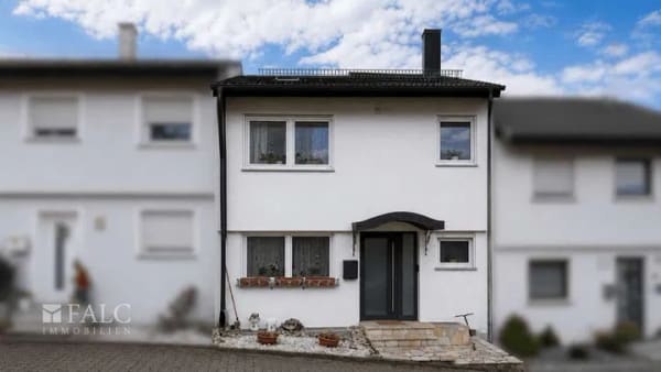 Immobilie in Neckarsulm - Modernisiertes Reihenhaus mit Weitblick, Photovoltaikanlage und Einzelgarage - Bild 1