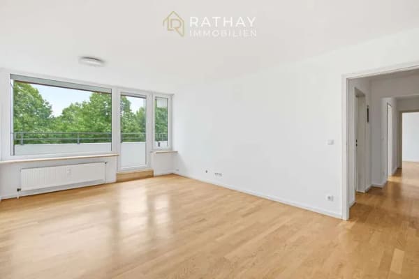 Immobilie in Regensburg - Bezugsfreie 3-Zimmer-Wohnung mit zwei Südbalkonen, Blick ins Grüne & zwei Tiefgaragenstellplätzen - Bild 0