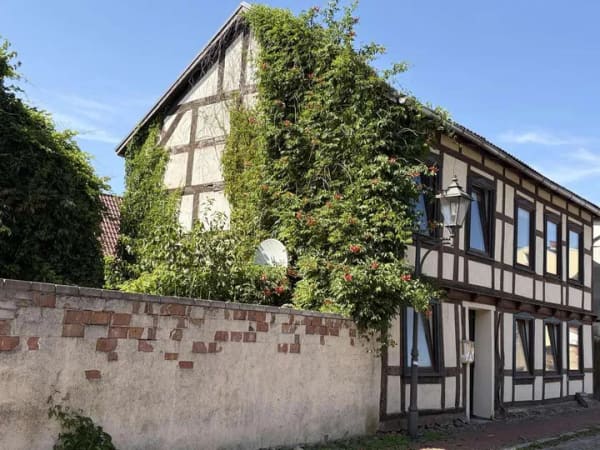 Immobilie in Neustadt-Glewe - Stadtnah und grün: Gemütliches Fachwerkhaus mit Terrasse und Garten - Bild 0