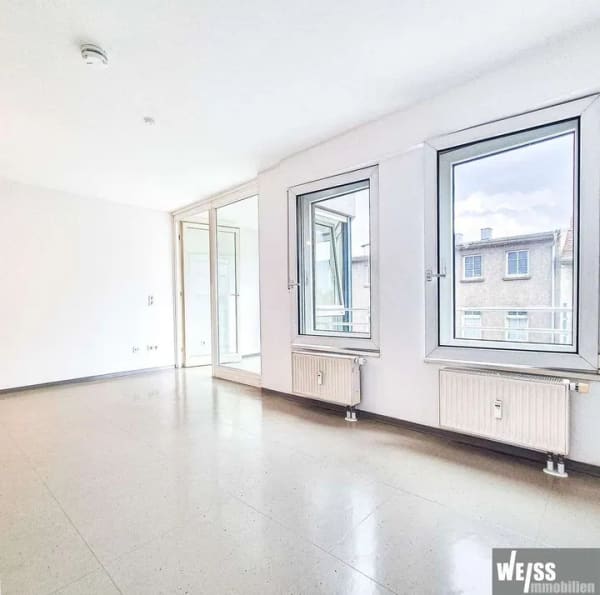 Immobilie in Würzburg - Leerstehende 1-Zimmer Wohnung mit großem Potenzial - Bild 1