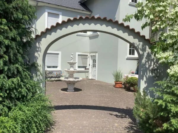 Immobilie in Merchweiler - Ein Objekt mit Seltenheitswert - Außergewöhnliches Mehrfamilienhaus mit historischem Flair und acht attraktiven Wohneinheiten - Bild 1