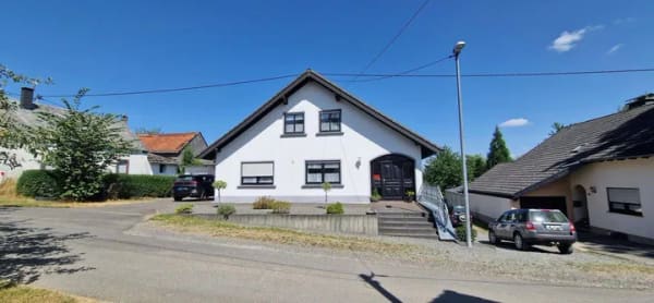 Immobilie in Blankenheim - geräumiges Zweifamilienhaus mit Einlieger-Ferienwohnung in Schloßtal - Bild 1