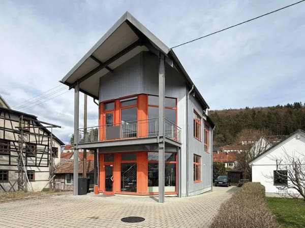 Immobilie in Burladingen - Außergewöhnliche Immobilie mit Wohnhaus-Charakter – Raum für Ideen und neue Perspektiven - Bild 1