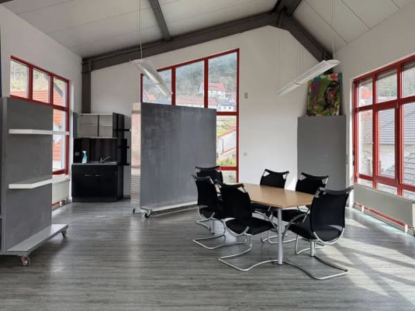 Immobilie in Burladingen - Außergewöhnliche Immobilie mit Wohnhaus-Charakter – Raum für Ideen und neue Perspektiven - Bild 3