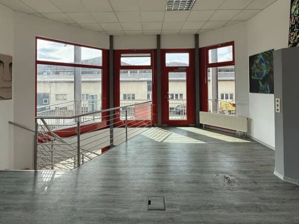 Immobilie in Burladingen - Außergewöhnliche Immobilie mit Wohnhaus-Charakter – Raum für Ideen und neue Perspektiven - Bild 4