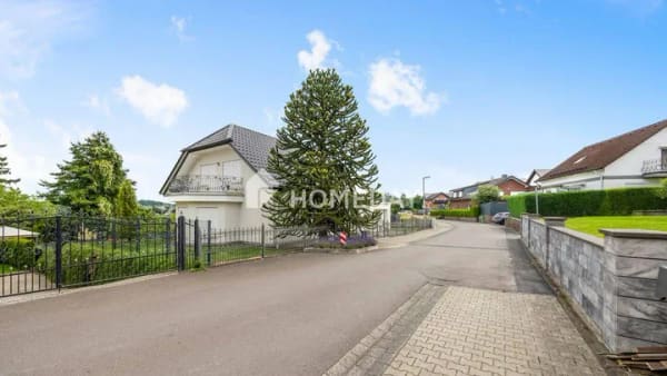 Immobilie in Waldbröl - Gepflegtes Mehrfamilienhaus mit sechs Wohneinheiten und Stellplätzen - Bild 3
