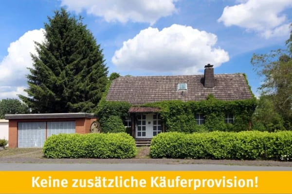 Immobilie in Brilon - Freistehender Bungalow  mit einer Einliegerwohnung,  einer Doppelgarage und einem großen Garten - Bild 0