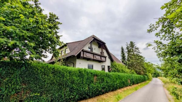 Immobilie in Euerdorf - Freistehendes Einfamilienhaus mit Einliegerwohnung in Euerdorf - Bild 2