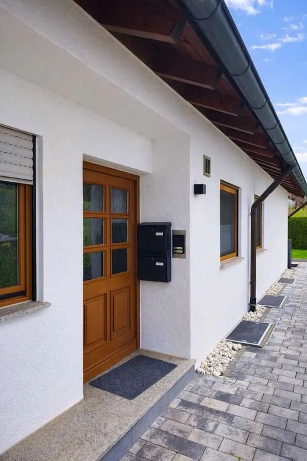 Immobilie in Großbottwar - Wohnen am Weinberg - Zweifamilienhaus mit Potenzial für drei Wohneinheiten - Bild 1