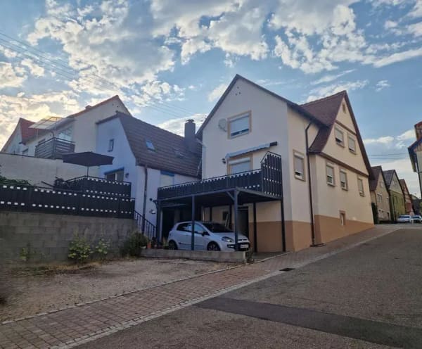 Immobilie in Brackenheim - Modernisierte Doppelhaushälfte mit Charme – PROVISIONSFREI und sofort bezugsfrei in Brackenheim Nr.1 - Bild 1
