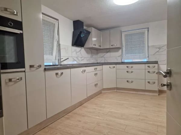 Immobilie in Brackenheim - Modernisierte Doppelhaushälfte mit Charme – PROVISIONSFREI und sofort bezugsfrei in Brackenheim Nr.1 - Bild 2