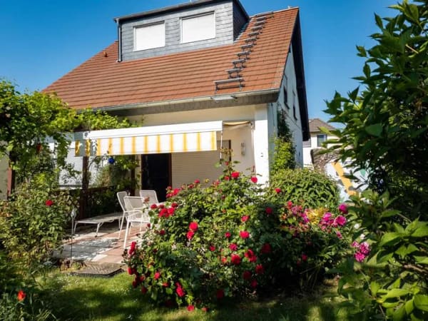 Immobilie in Udenheim - Exklusives Einfamilienhaus mit separater Wohneinheit, Dachstudio und Weinbergblick  - Bild 0