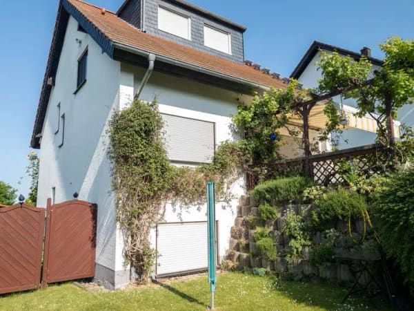 Immobilie in Udenheim - Exklusives Einfamilienhaus mit separater Wohneinheit, Dachstudio und Weinbergblick  - Bild 1