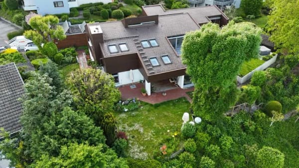 Immobilie in Untereisesheim - Architektenhaus mit Neckarblick & hochwertigem Wellnessbereich in Untereisesheim - Bild 1