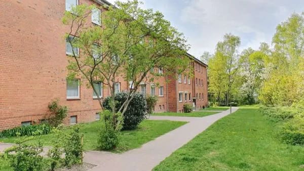 Immobilie in Geesthacht - Zukunftsvorsorge in Geesthacht: vermietete 2 Zimmer mit optimalem Grundriss und Balkon, courtagefrei - Bild 1