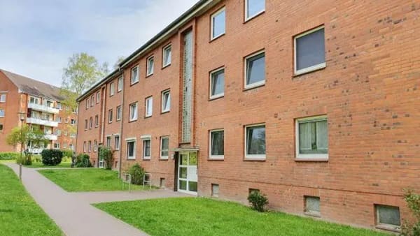 Immobilie in Geesthacht - Zukunftsvorsorge in Geesthacht: vermietete 2 Zimmer mit optimalem Grundriss und Balkon, courtagefrei - Bild 2