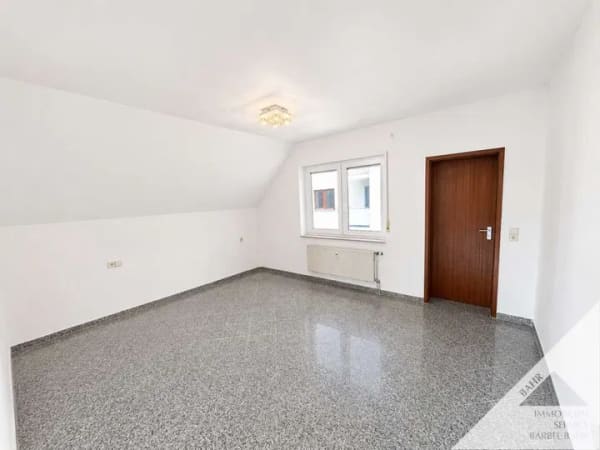 Immobilie in Schönaich - Charmante 3,5-Zimmer-Maisonette-Wohnung im Herzen von Schönaich  - Bild 3
