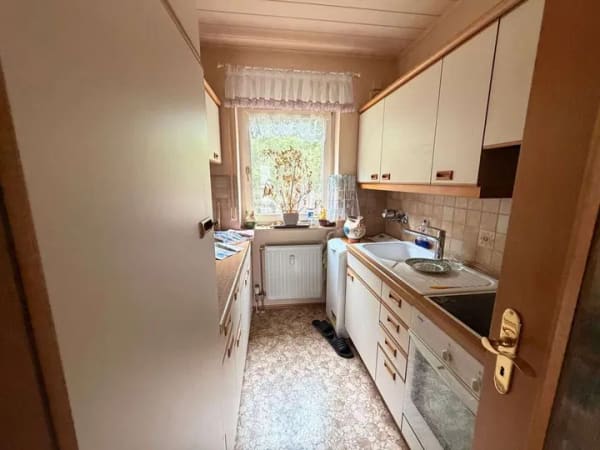 Immobilie in Bad Brückenau - Charmante 2-Zimmer-Eigentumswohnung mit unverbaubarem Blick ins Grüne! - Bild 2