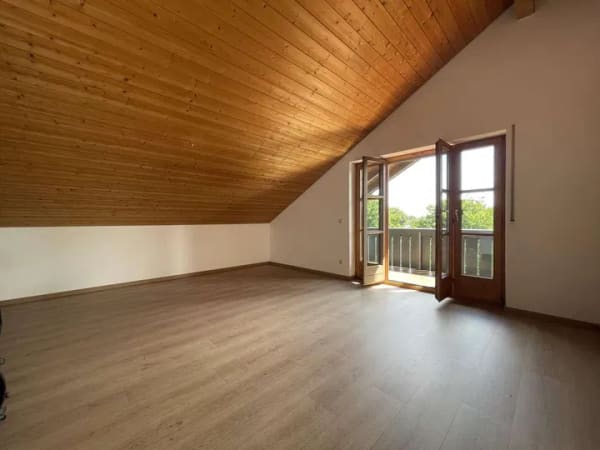 Immobilie in Schongau - Lichtdurchflutete 2 Zimmer Dachgeschosswohnung in begehrter Wohnlage – Ihr neues Wohlfühl Zuhause! - Bild 2